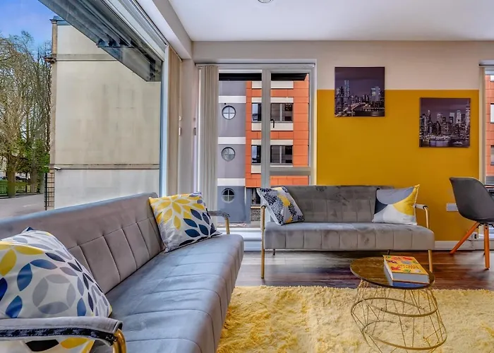 Quiet Garden View Flat By Portland Square *