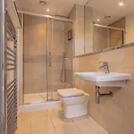 Peaceful Garden View Flat With Lift Access Apartment