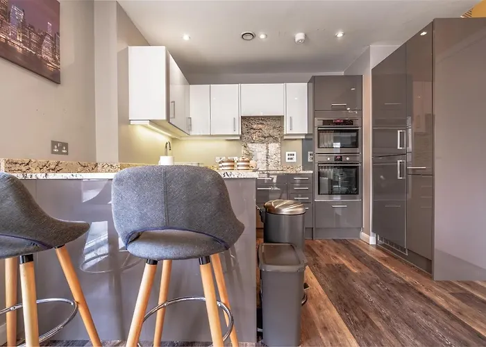 Quiet Garden Square With Lift And Desk Apartamento *